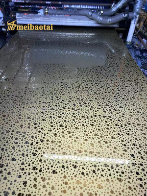 अच्छा दाम लिफ्ट के लिए 0.95 मिमी मोटाई और 1219x2438 मिमी आकार के साथ गोल्ड मिरर नक़्क़ाशीदार 304 स्टेनलेस स्टील शीट ऑनलाइन