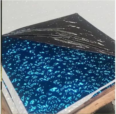 अच्छा दाम 0.65 मिमी मोटाई PVD रंग लेपित जल लहर स्टेनलेस स्टील शीट 1219x2438 मिमी आकार में आंतरिक और वास्तुशिल्प डिजाइन के लिए ऑनलाइन