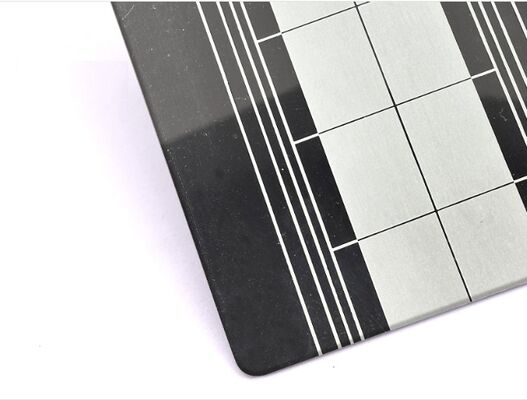 ग्रेड 201 70 माइक्रोन पीवीसी फिल्म और सजावटी अनुप्रयोगों के लिए 1219x3048 मिमी आकार के साथ उत्कीर्ण स्टेनलेस स्टील शीट