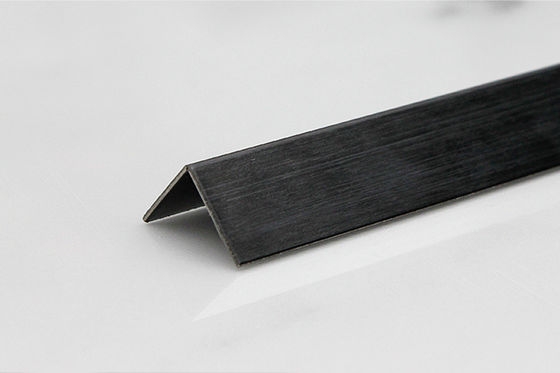 ब्लैक ब्रश स्टेनलेस स्टील टाइल ट्रिम वी आकार DIN मानक 2438MM लंबाई