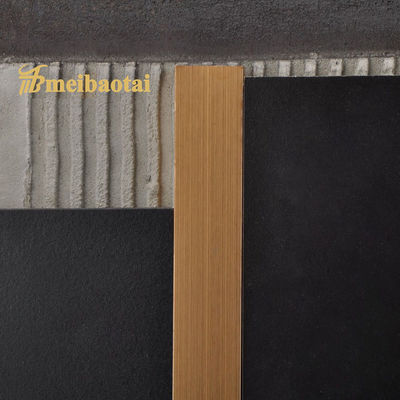 7c पीवीसी स्टेनलेस स्टील मंजिल संक्रमण पट्टी 0.65 मिमी मोटाई और बाल रेखा सतह यू किनारे के साथ